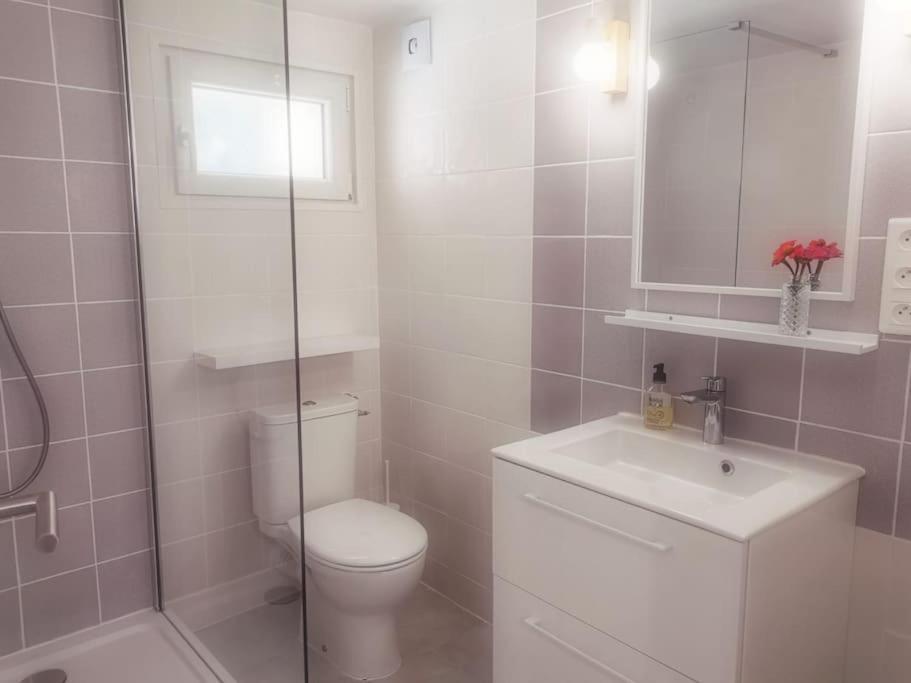 Apartamento Belle Dependance De 30M2 Avec Terrasse Et Jardin Villeneuve-lès-Avignon Exterior foto
