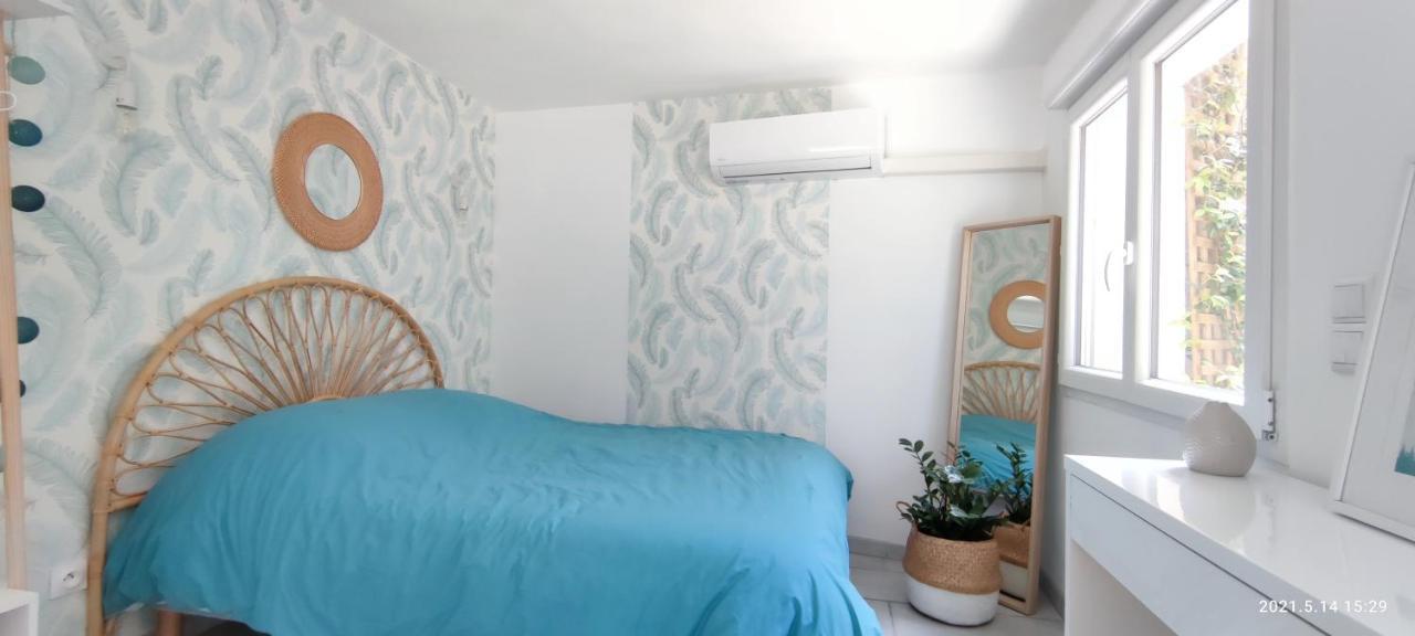 Apartamento Belle Dependance De 30M2 Avec Terrasse Et Jardin Villeneuve-lès-Avignon Exterior foto
